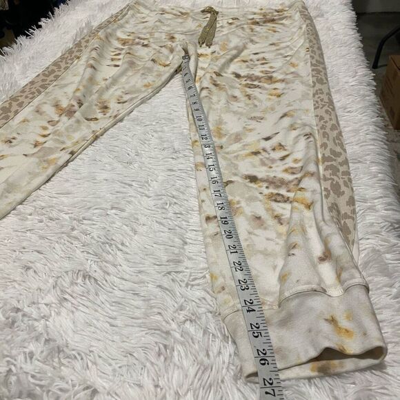 Johnny Was Calme Lounge Joggers in Beige Animal Tie Dye XL - Picture 8 of 8